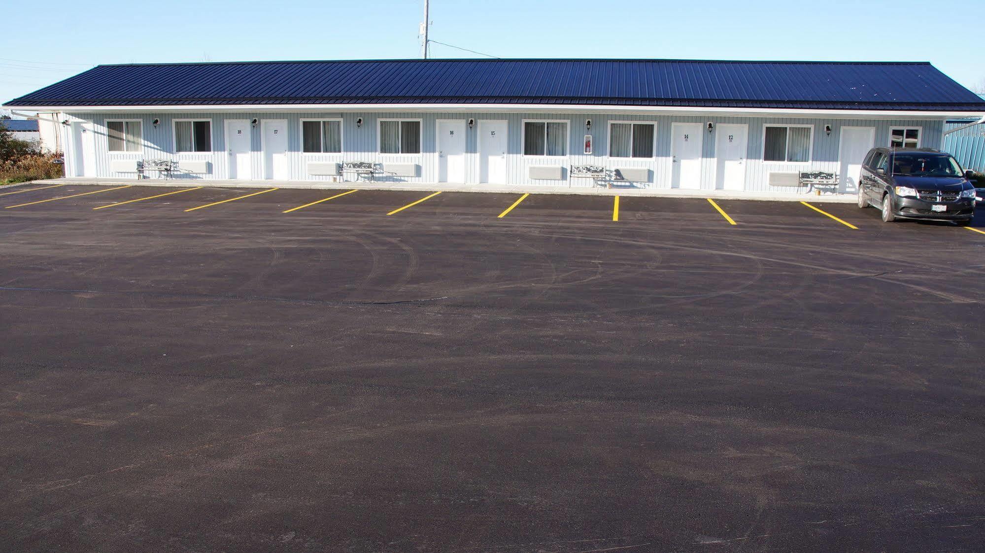 Robyn'S Motel Peterborough Extérieur photo